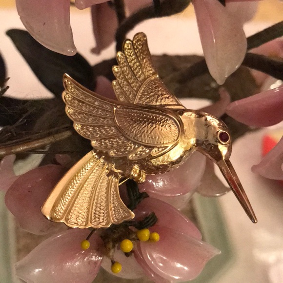Vintage Jewelry - Vintage flying bird brooch